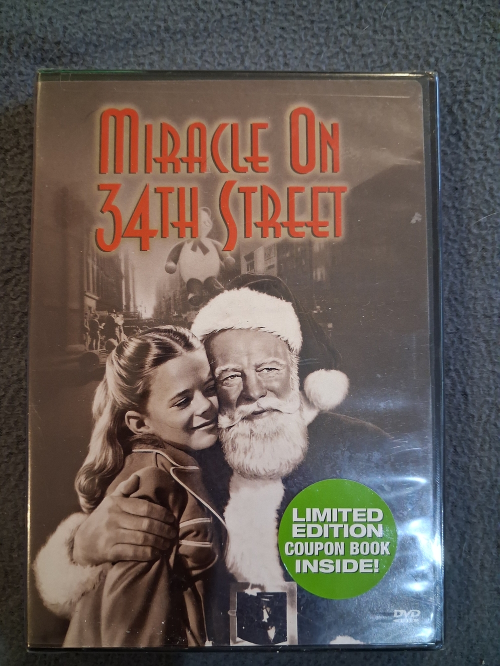 Miracle on 34th Street (DVD) - Limited Edition - Black & White